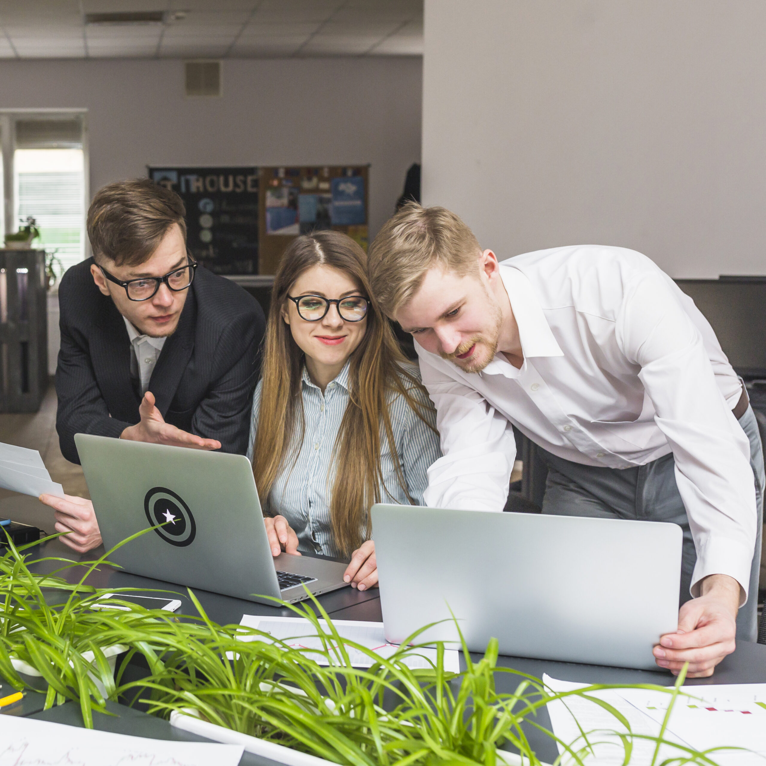 group-businesspeople-working-laptop-office